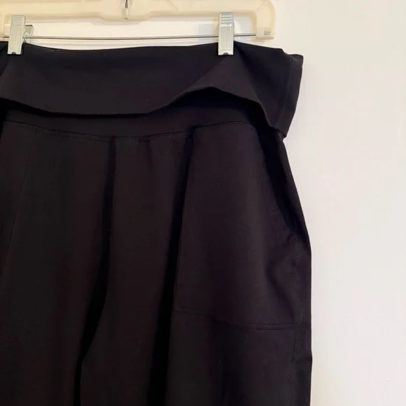 Aerie Black Relaxed Fit Yoga Pants - Picture 2 of 8